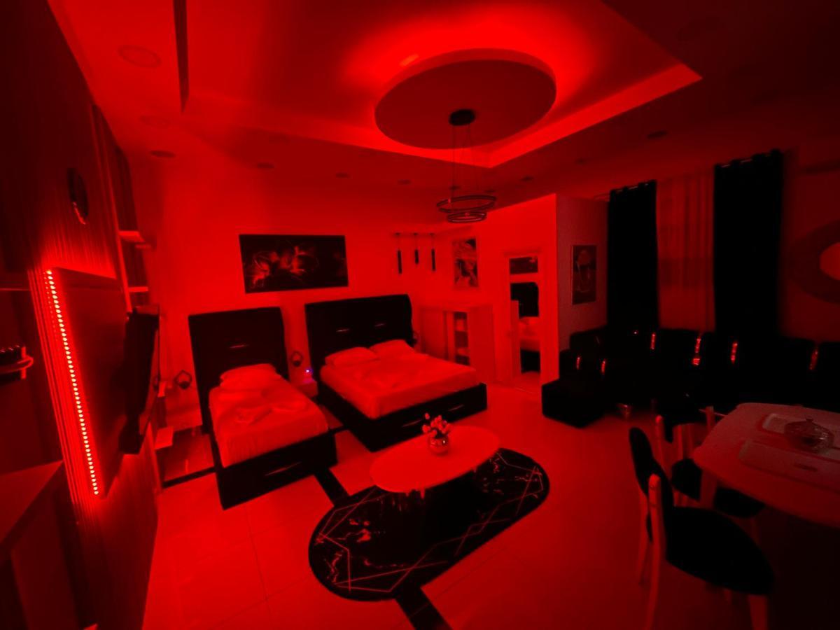 Esto's Near Tirana Airport 1 - Self Checkin -netflix - Free Parking Apartamento